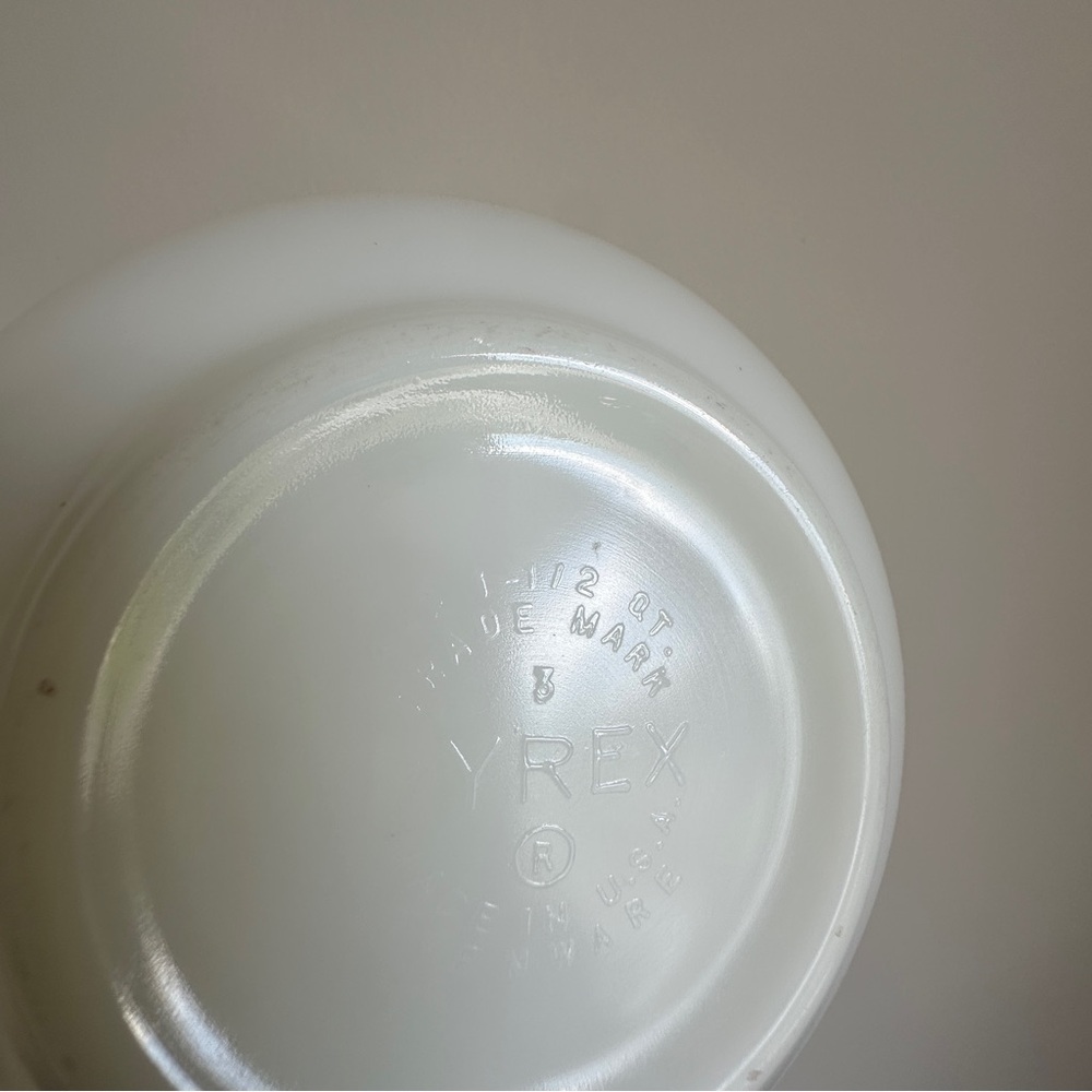 RARE Pyrex Cinderella Mixing Bowl Vintage White #442 1.5 Qt - Picture 7 of 13